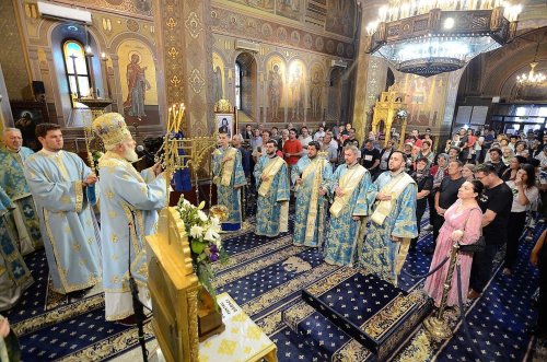 Popas de rugăciune la Catedrala Arhiepiscopală din Târgoviște