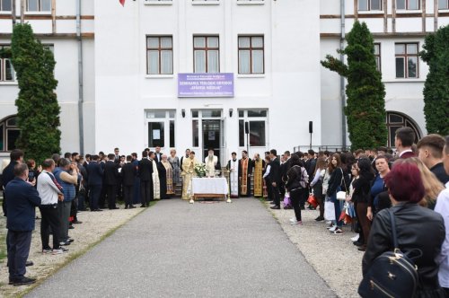 Binecuvântare pentru elevii seminariști din Râmnicu Vâlcea
