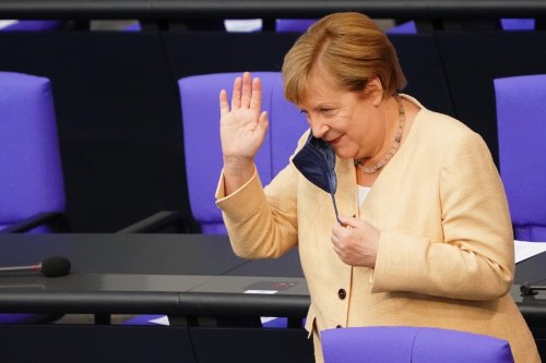 Angela Merkel își scrie memoriile