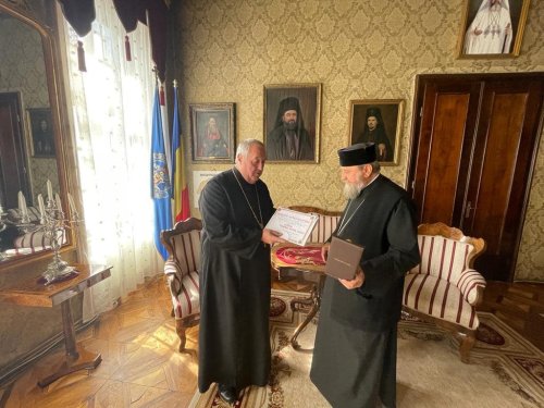 Părintele Ioan Sauca a primit distincţia „Crucea şaguniană pentru clerici”