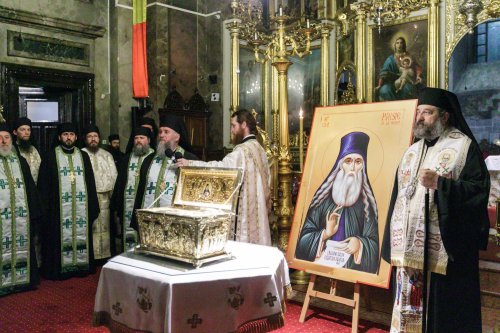 Moaștele Sfântului Cuvios Paisie Velicicovschi au ajuns la Iași