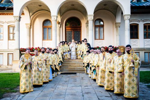 Rugăciune și comuniune la Mănăstirea „Sfântul Ioan cel Nou de la Suceava”