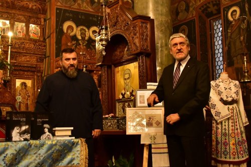 Centenarul Încoronării, sărbătorit și la Parohia „Miron Patriarhul” din București