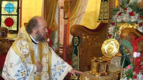 Moaştele Sfântului Grigorie Palama şi icoana familiei sale la Bucureşti