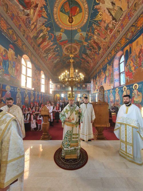 Liturghie arhierească în Parohia Săcădat, Protopopiatul Oradea