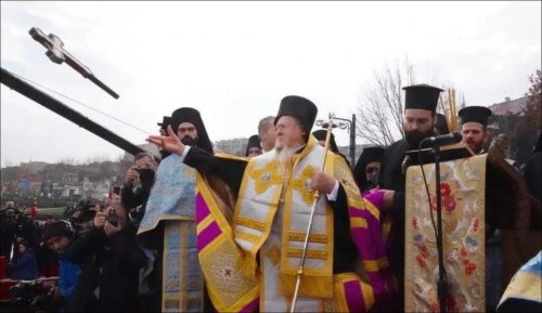 Tradiţionala procesiune de Bobotează la Constantinopol