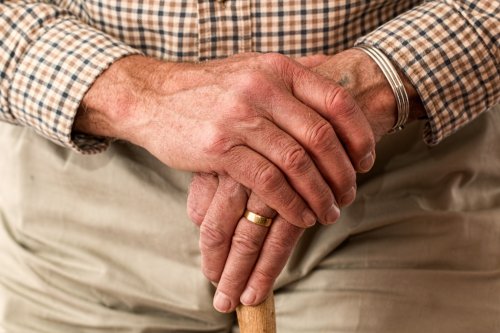 Nevoia de informare și de sprijin emoțional a vârstnicilor 