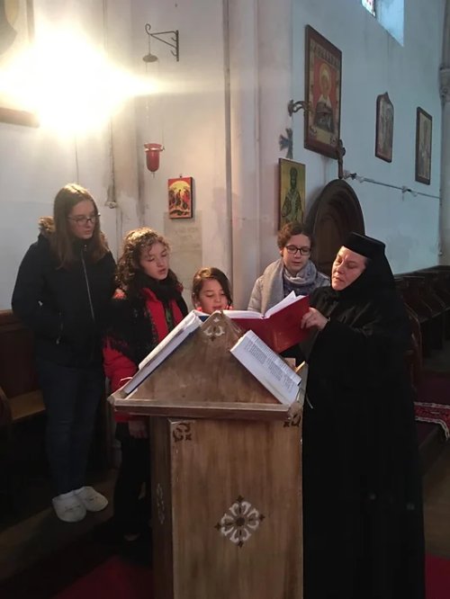 Curs de muzică psaltică susținut online de Mănăstirea românească Godoncourt 