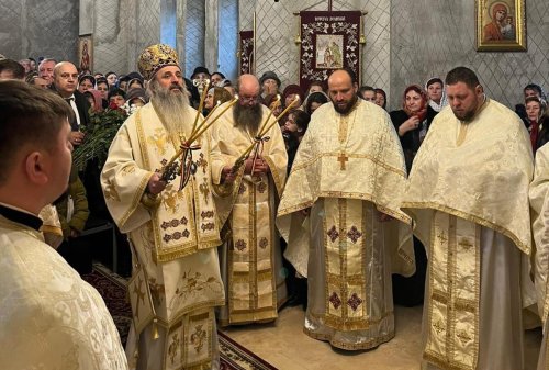 Mitropolitul Moldovei a sfinţit catapeteasma bisericii din Pietriș, Dolhești