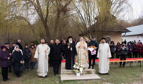 Slujire arhierească la Mănăstirea Cerbu