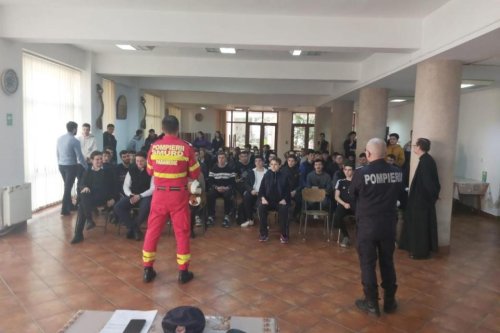 Informare despre situațiile de urgență la Seminarul din Iași