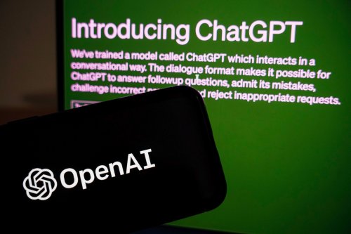 Italienii nu mai pot „vorbi” cu robotul ChatGPT