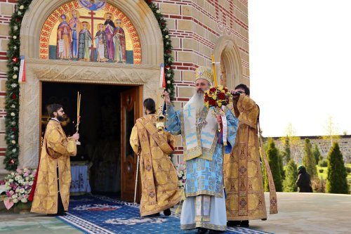 Binecuvântarea Izvorului Tămăduirii la Mănăstirea Zosin