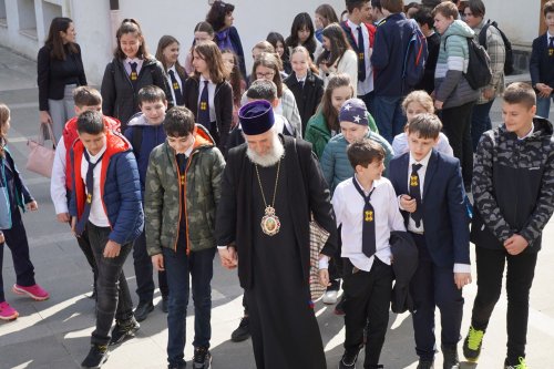40 de elevi seminariști au vizitat Centrul eparhial din Galați