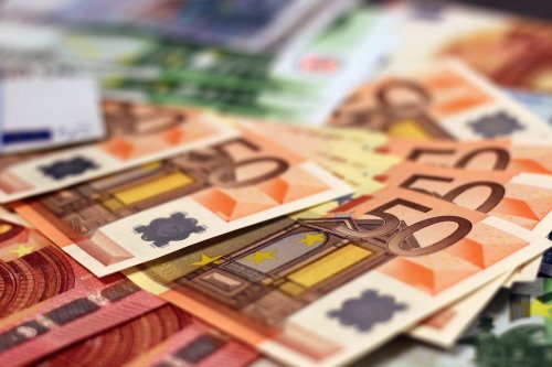 Bulgaria este hotărâtă să treacă la euro în 2025