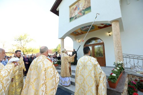 Sfințire de biserică și comemorarea Eroului Necunoscut în Vrancea
