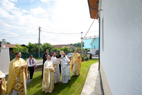 Biserica parohiei prahovene Podenii Vechi a fost resfințită