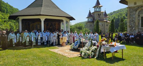 Protosinghelul Andrei Pascaru de la Schitul Icoana Nouă a fost înmormântat