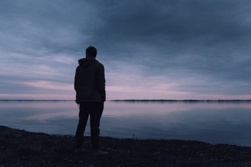 Singurătatea ne afectează și fizic, nu doar psihic
