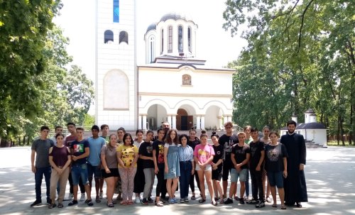Tabără de vară pentru tineri la Mănăstirea Maglavit din judeţul Dolj