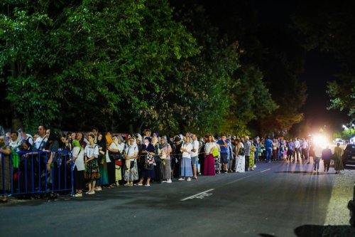 Mii de pelerini din toată țara la Mănăstirea Pantocrator din Drăgănești‑Vlasca
