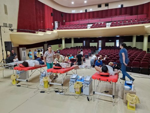 Peste 100 de persoane au donat sânge la Râmnicu Sărat și Nehoiu