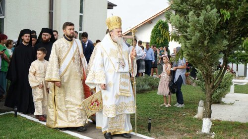 Binecuvântare pentru obștea și pelerinii care au ajuns la Mănăstirea Tăriceni