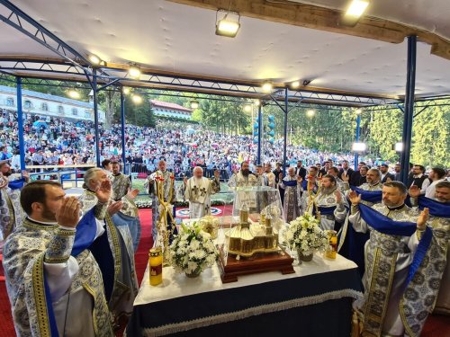 Mii de pelerini s‑au rugat Maicii Domnului la Nicula
