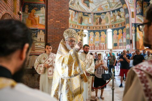 Slujire arhierească la noua catedrală din Curtea de Argeș