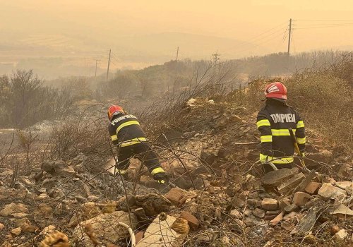 Pompierii români încă acţionează în Grecia