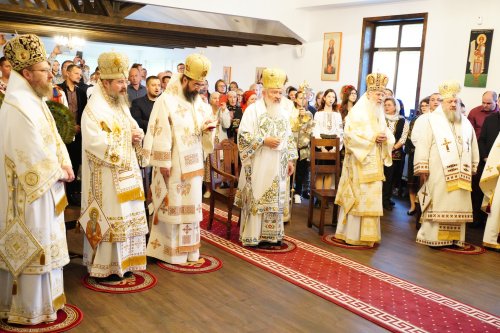Slujire și comuniune la ceas aniversar în Episcopia Europei de Nord