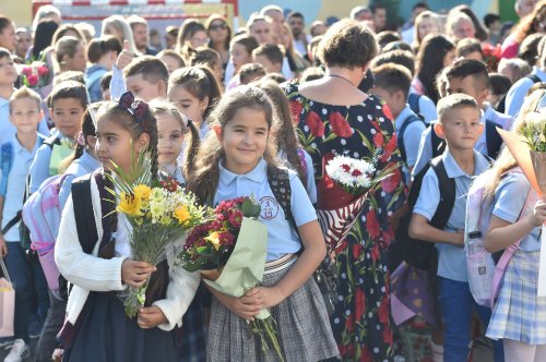 A sunat clopoțelul în școlile din România