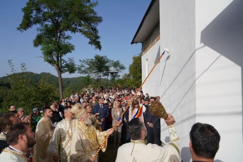Veșmântul sfințeniei pentru o nouă biserică din Eparhia Târgoviștei