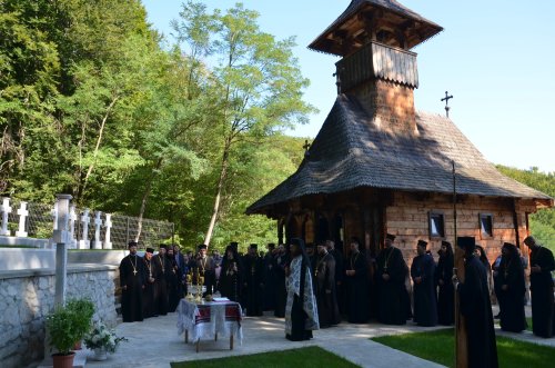 Slujire arhierească la Mănăstirea Izbuc