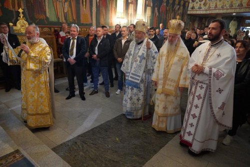 Liturghie arhierească în Biserica „Învierea Domnului” din Viena