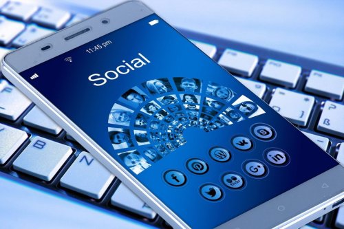 Rețelele sociale şi riscurile pentru adolescenți