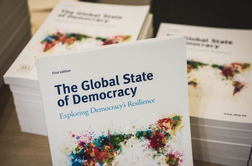 Declin al democrației în țările lumii
