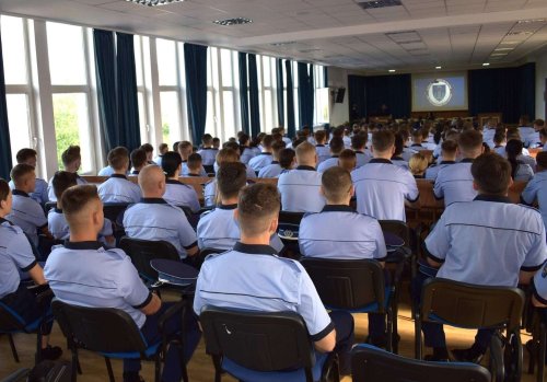 Mii de candidați la școlile de agenți de poliție