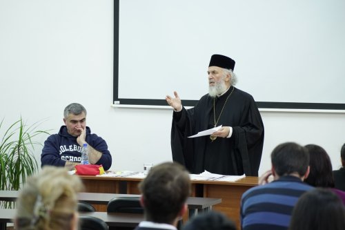 Conferinţă în cadrul Facultăţii de Istorie, Filosofie şi Teologie din Galaţi