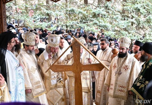 Pomenirea părintelui Arsenie Boca la Mănăstirea Prislop, la 34 de ani de la trecerea la cele veșnice