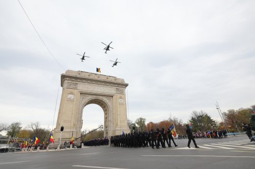 Parada militară de 1 decembrie la Arcul de Triumf