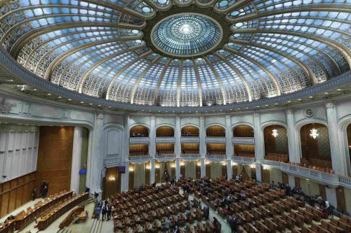 Senat: „Anul Centenar al Patriarhiei Române” în 2025