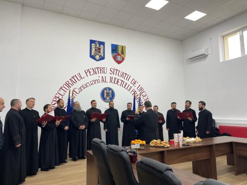 Corala „Ștefanache Popescu” a Protoieriei Vălenii de Munte la instituții publice