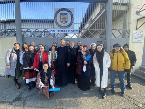 Colinde în penitenciarele din Ploiești și Târgșor