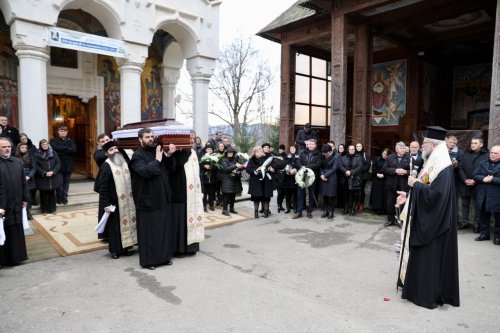 Părintele profesor Daniel Buda a fost înmormântat în cimitirul Mănăstirii Rohia