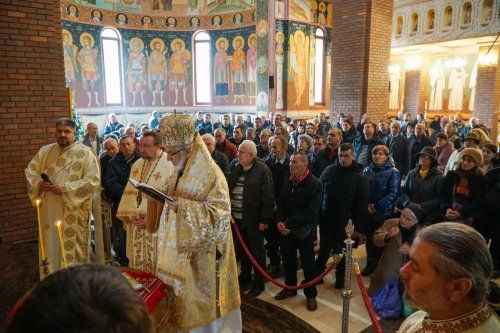 Popas de rugăciune în noua Catedrală Arhiepiscopală din Curtea de Argeș