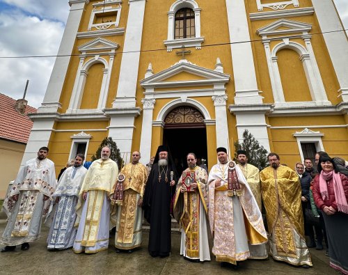 Sfințire de raclă la o parohie românească din Serbia