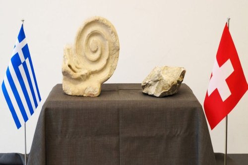 Artefacte furate restituite Greciei