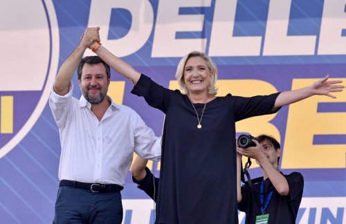 Franța: Le Pen conduce în sondaje