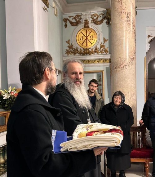 Veșmântul Sfintei Parascheva oferit parohiei băcăuane Hârja